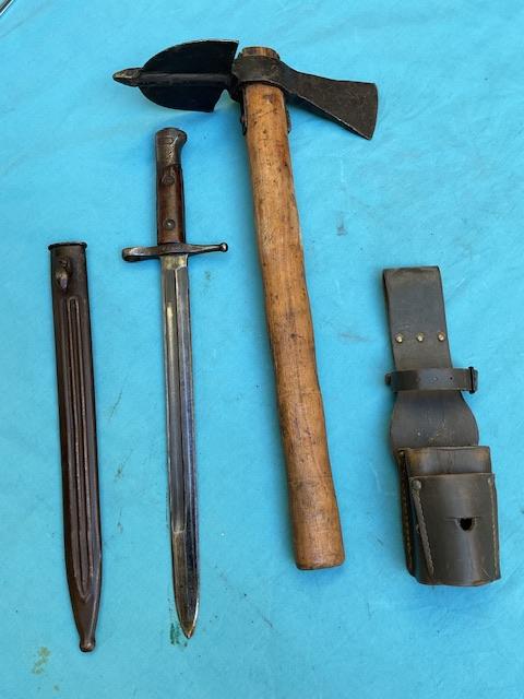 Italian WW1 Bayonet, entrenching tool.