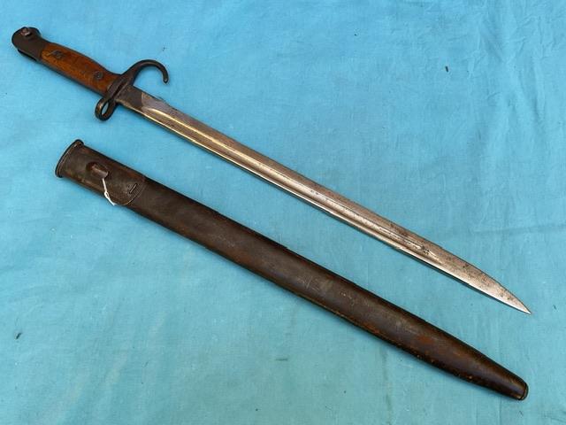 1907 Hooked Quillion